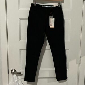 Black High-Waisted Jeans2